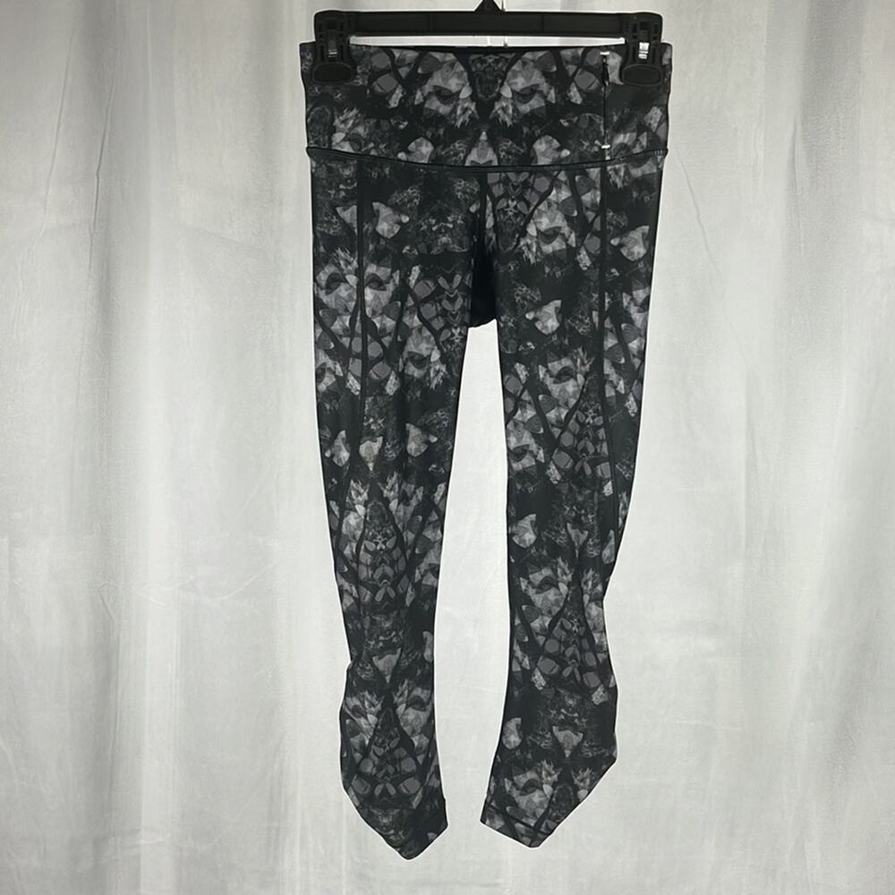 Calia Essential Panel Capris. - Picture 2 of 7